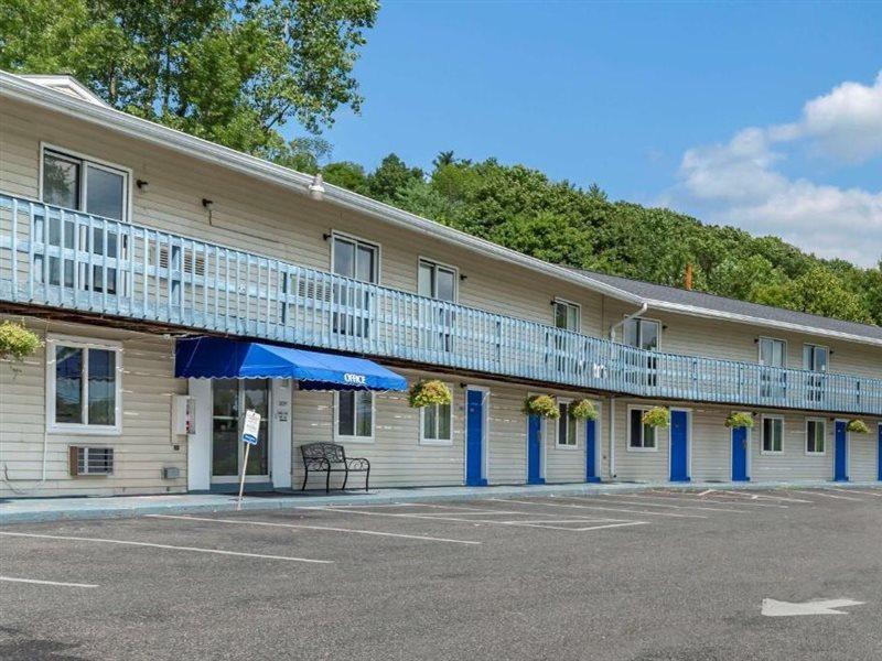 Econo Lodge Lee - Great Barrington Exteriör bild