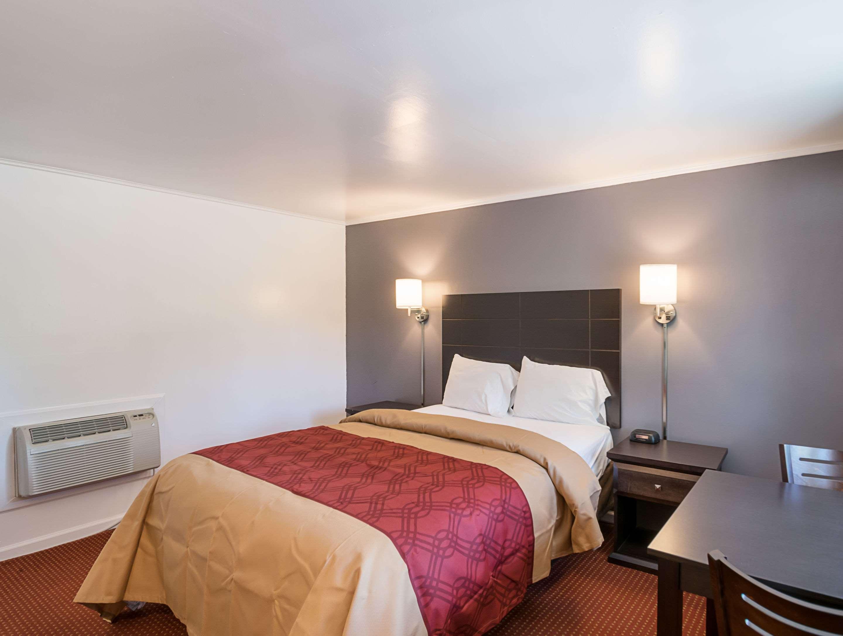 Econo Lodge Lee - Great Barrington Exteriör bild