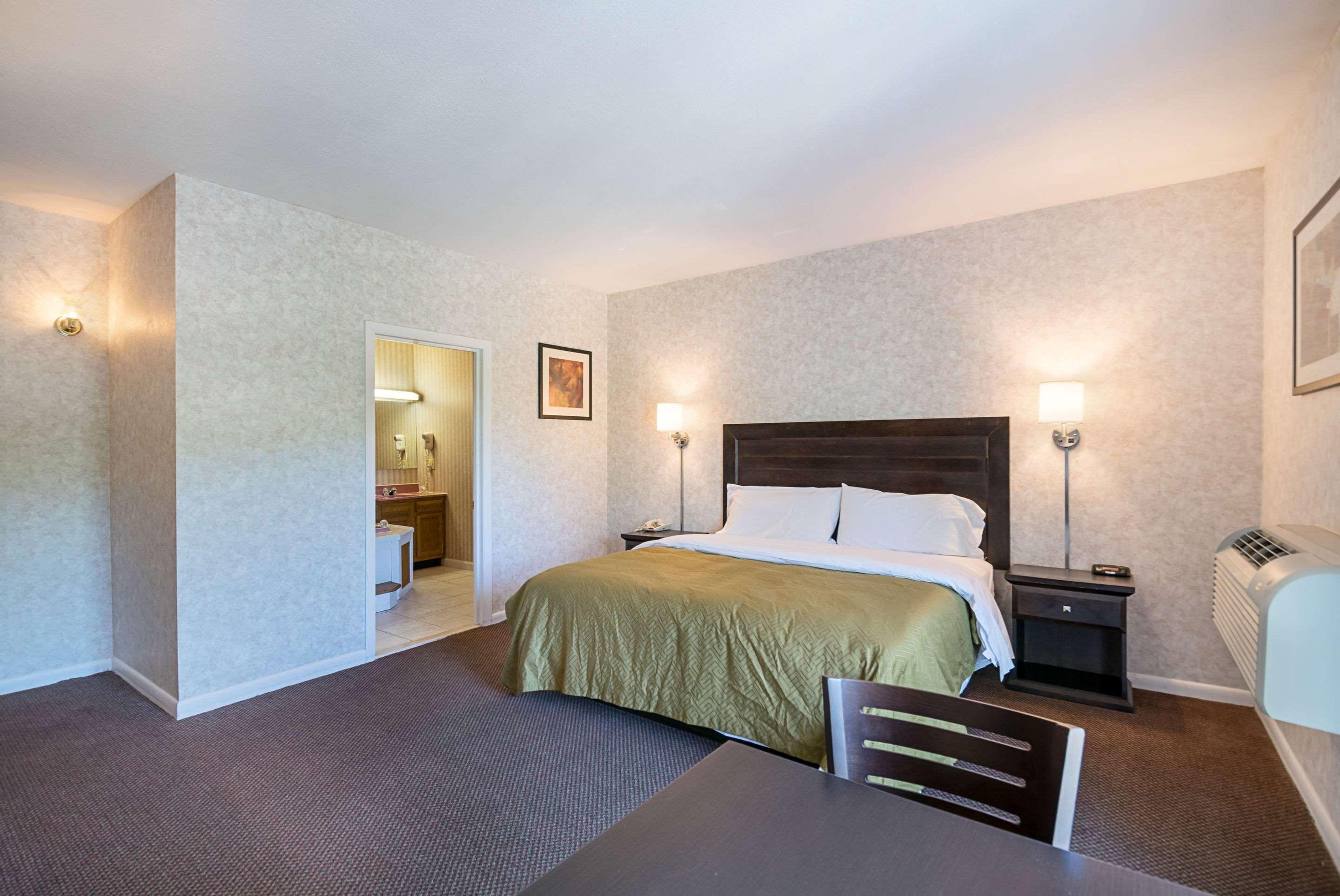 Econo Lodge Lee - Great Barrington Exteriör bild